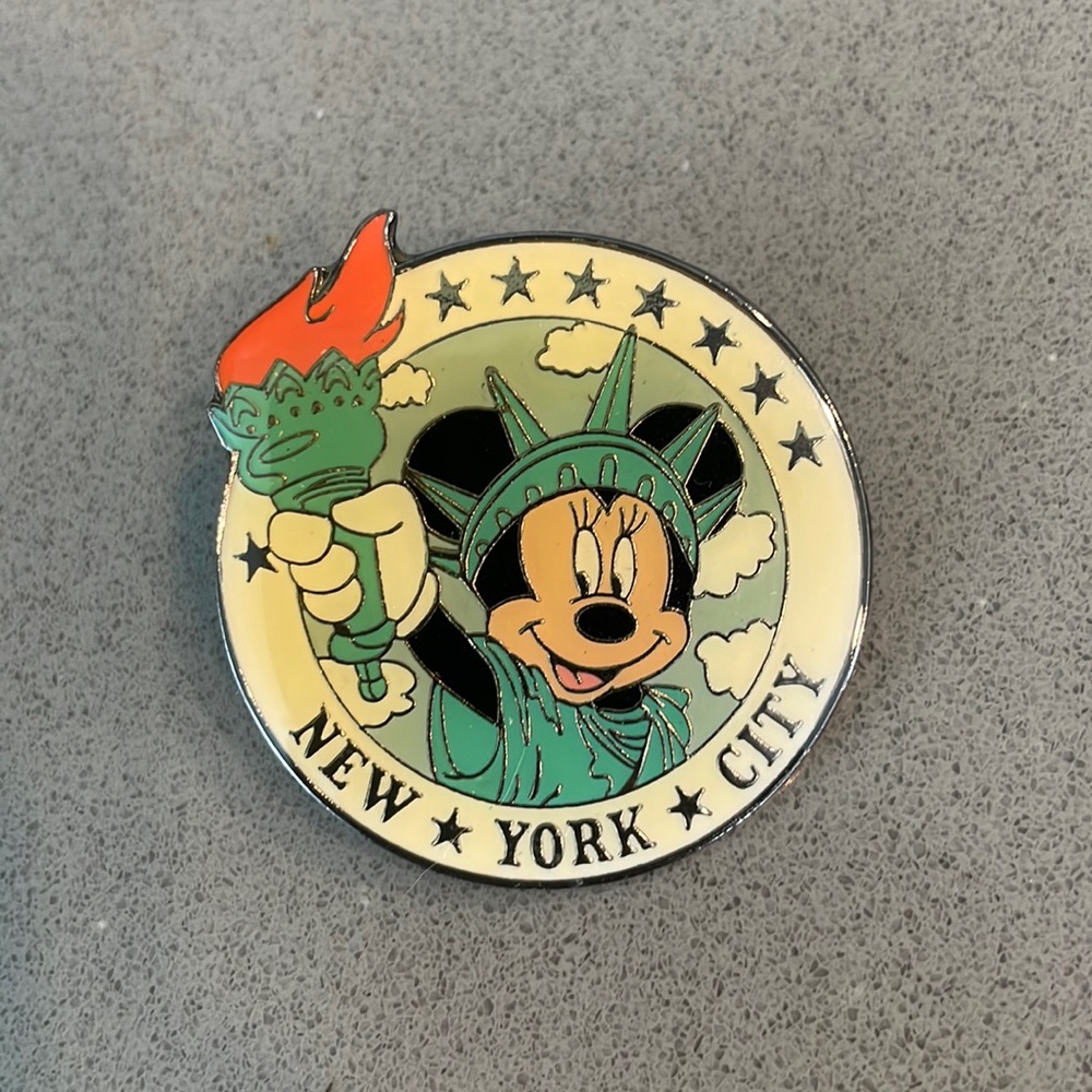 Disney trading/collectable pin New York City